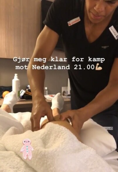 KLAR FOR KAMP: Linn Jørum Sulland gjør seg klar for kamp med massasje. Foto: Instagram KLAR FOR KAMP: Linn Jørum Sulland gjør seg klar for kamp med massasje. Foto: Instagram